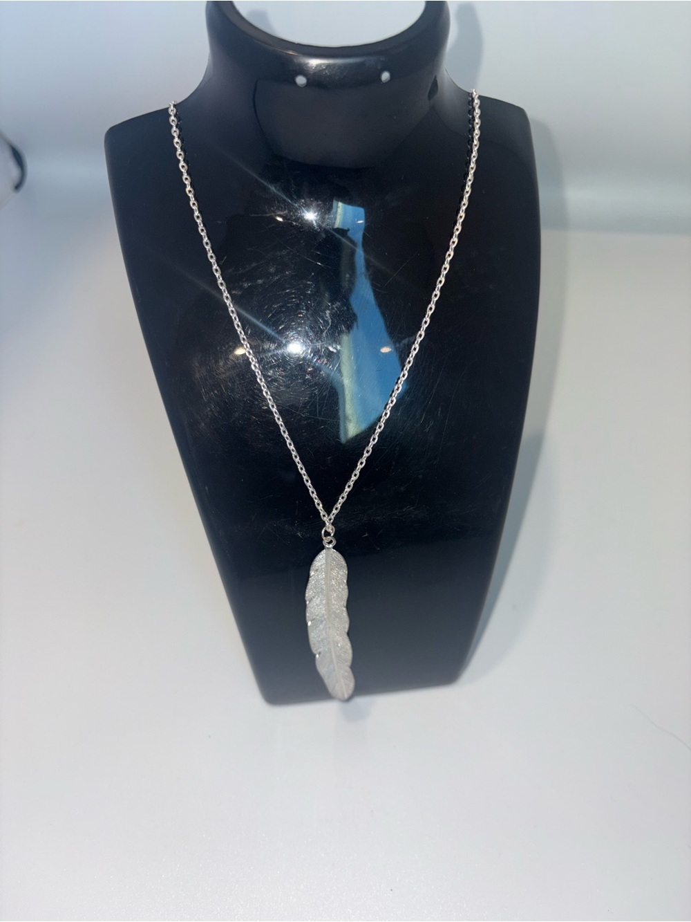 Silver Feather Pendant Necklace - Elegant Women's Jewelry